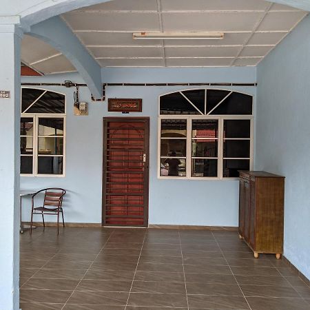 Aryani Homestay Kampong Kelemak Εξωτερικό φωτογραφία